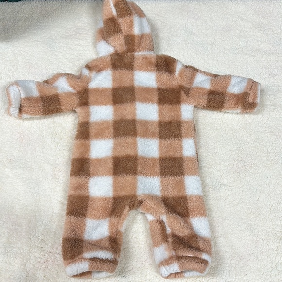 🔅‼️6-9 Month plush hooded button up onesie - Picture 3 of 3